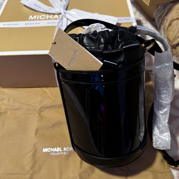 Audrey Medium Patent Leather Bucket Bag (Michael Kors Collection) - Picture 4 of 9